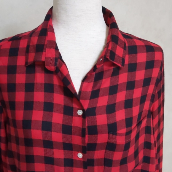 Old Navy Classic Button Up - Picture 3 of 4